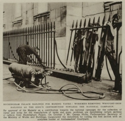 Removing the railings at Buckingham Palace